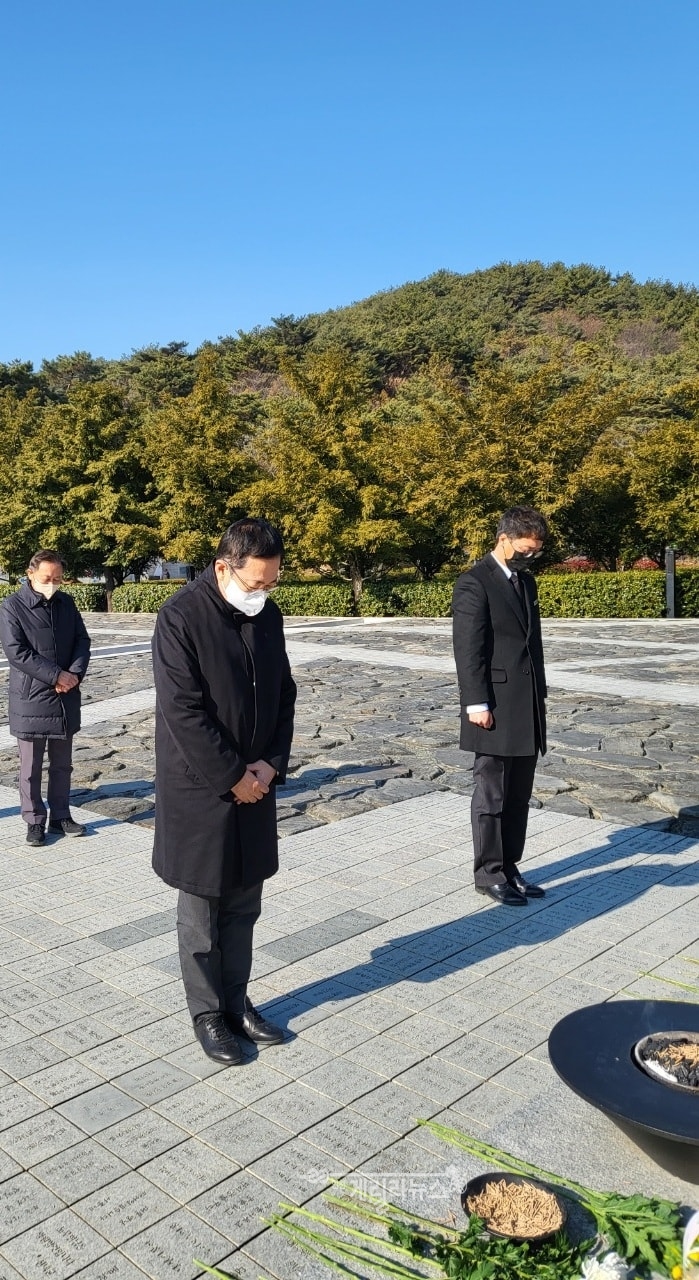 친노 '박남춘', 노무현 묘소 참배…
